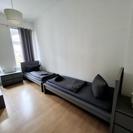 Altbauwohnung Direkt An Der Karli Mit Balkon - Netflix Inklusive Leipzig Luaran gambar