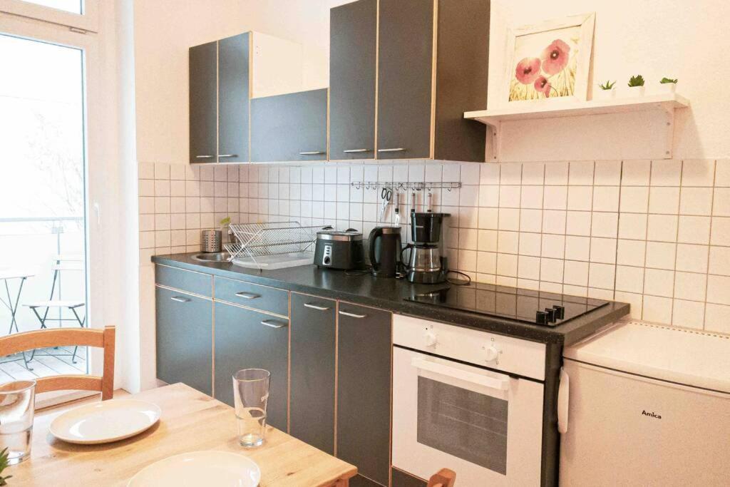 Altbauwohnung Direkt An Der Karli Mit Balkon - Netflix Inklusive Leipzig Luaran gambar