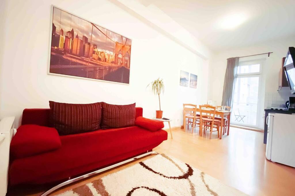 Altbauwohnung Direkt An Der Karli Mit Balkon - Netflix Inklusive Leipzig Luaran gambar