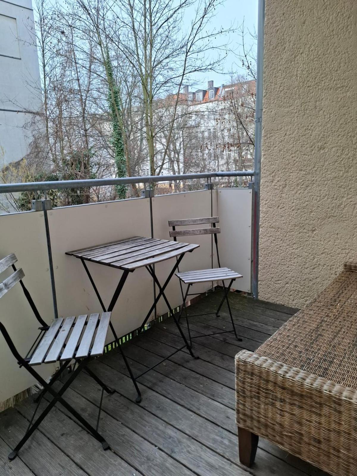 Altbauwohnung Direkt An Der Karli Mit Balkon - Netflix Inklusive Leipzig Luaran gambar