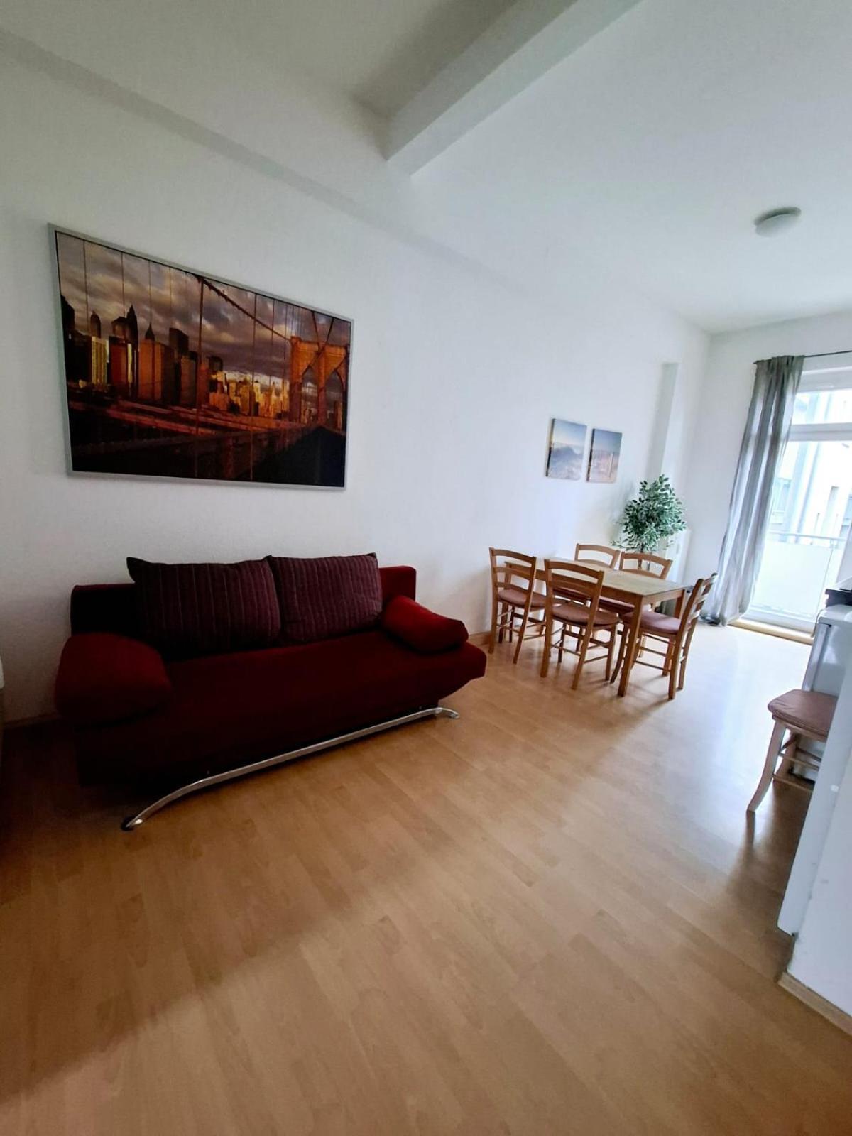 Altbauwohnung Direkt An Der Karli Mit Balkon - Netflix Inklusive Leipzig Luaran gambar