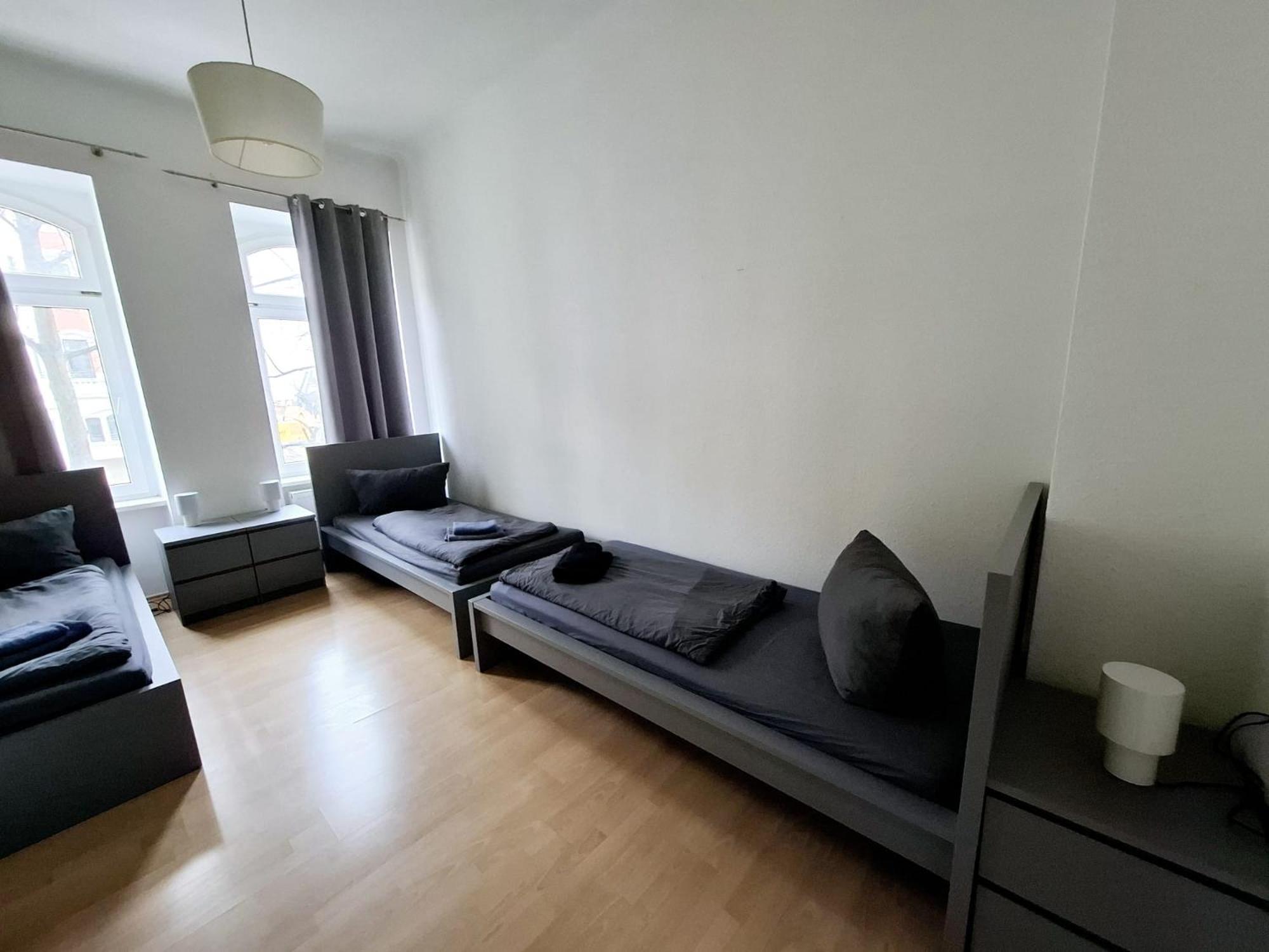Altbauwohnung Direkt An Der Karli Mit Balkon - Netflix Inklusive Leipzig Luaran gambar