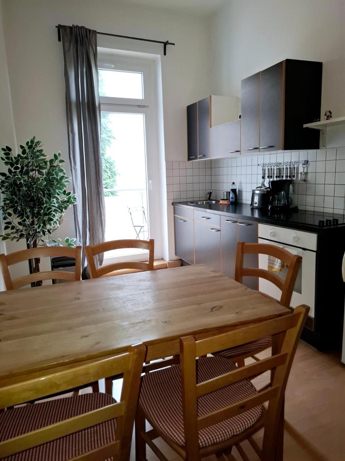 Altbauwohnung Direkt An Der Karli Mit Balkon - Netflix Inklusive Leipzig Luaran gambar