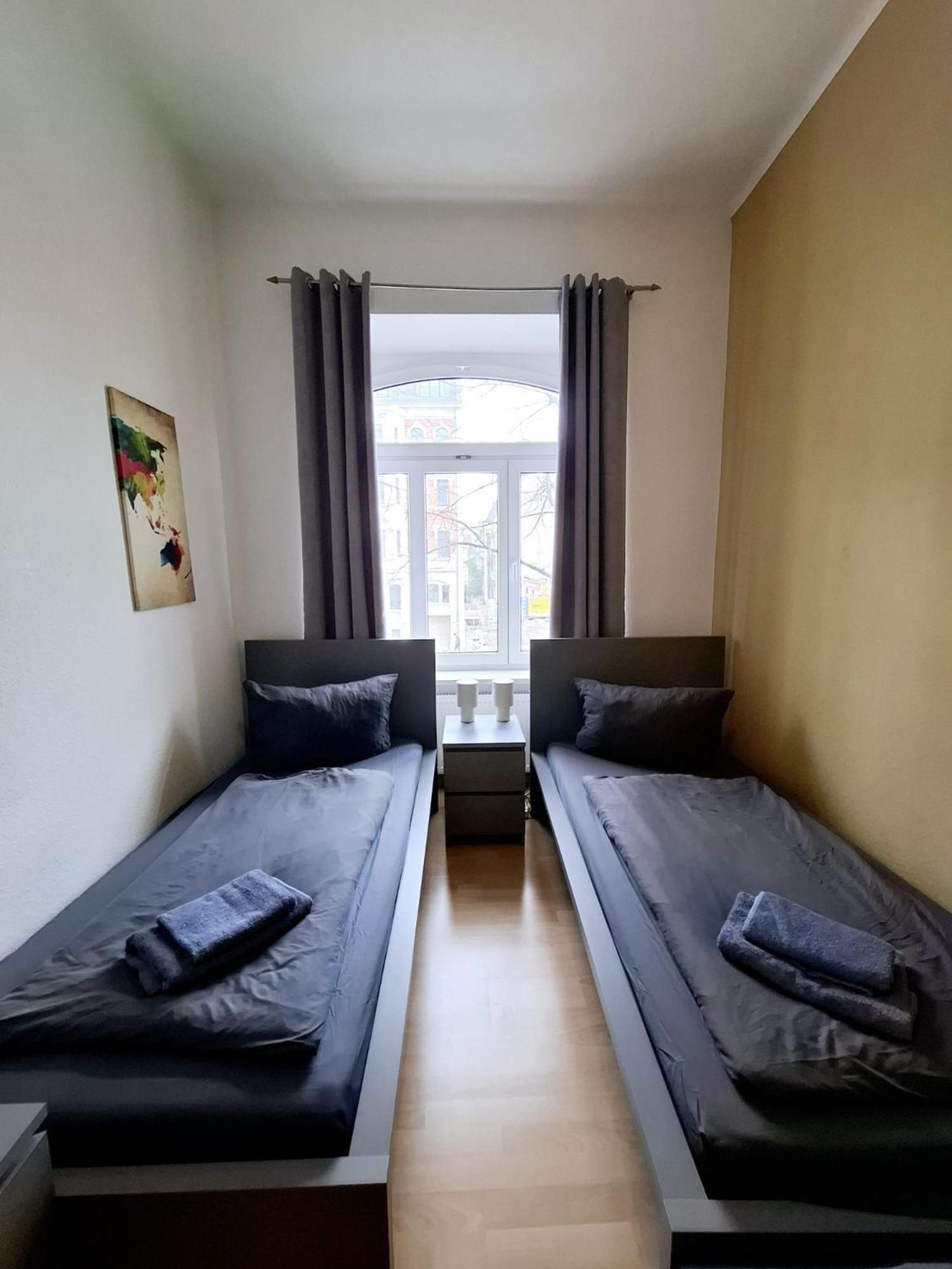 Altbauwohnung Direkt An Der Karli Mit Balkon - Netflix Inklusive Leipzig Luaran gambar