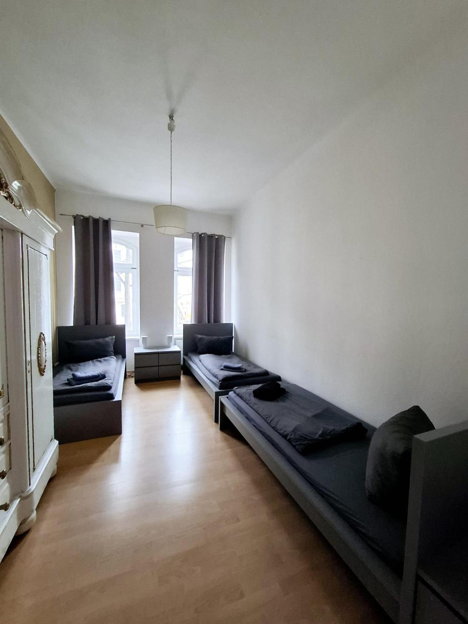 Altbauwohnung Direkt An Der Karli Mit Balkon - Netflix Inklusive Leipzig Luaran gambar