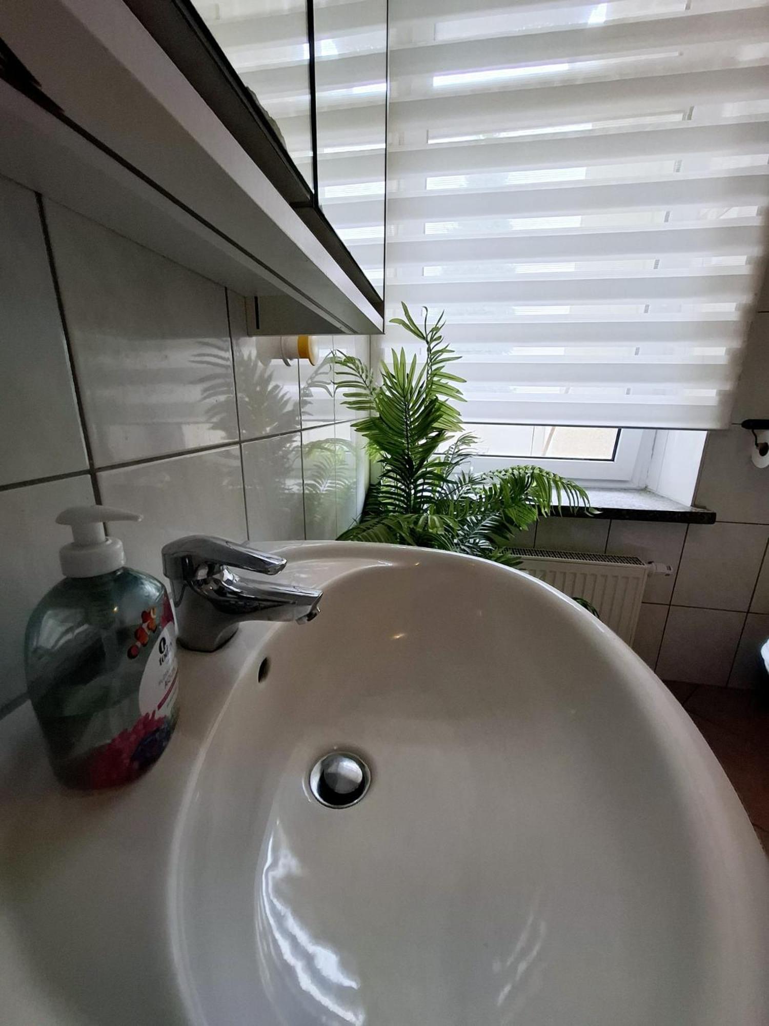 Altbauwohnung Direkt An Der Karli Mit Balkon - Netflix Inklusive Leipzig Luaran gambar