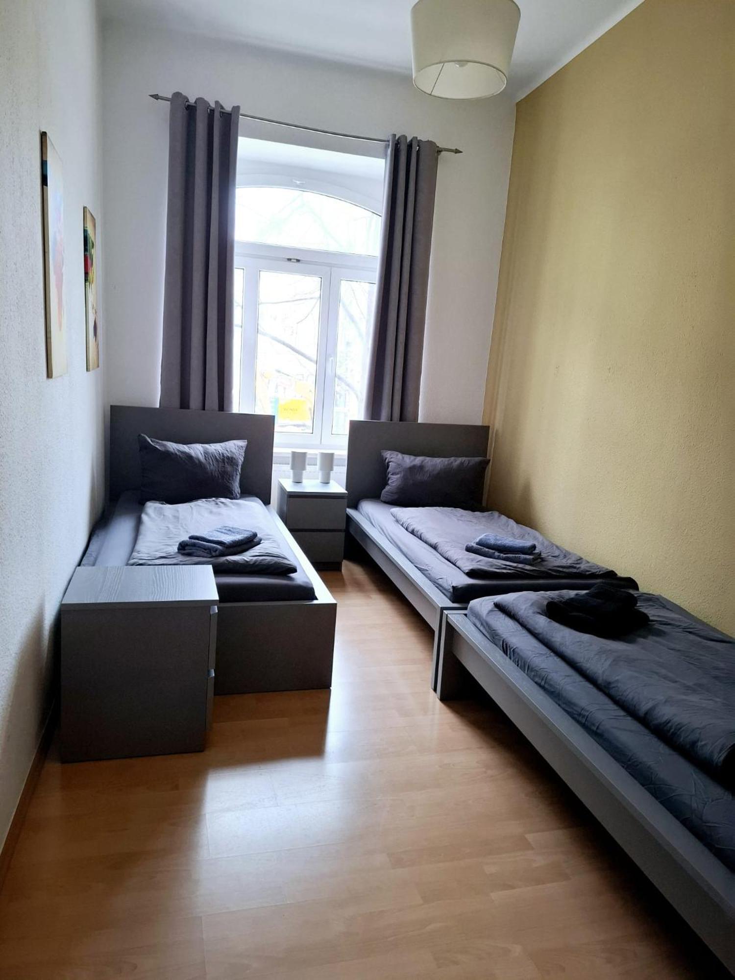 Altbauwohnung Direkt An Der Karli Mit Balkon - Netflix Inklusive Leipzig Luaran gambar