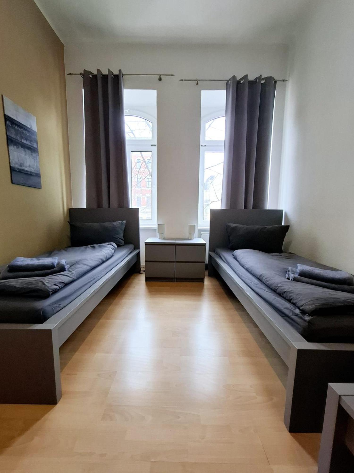 Altbauwohnung Direkt An Der Karli Mit Balkon - Netflix Inklusive Leipzig Luaran gambar